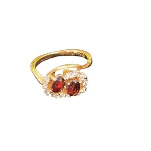 Beautiful 18k HGE ring in euc.‎